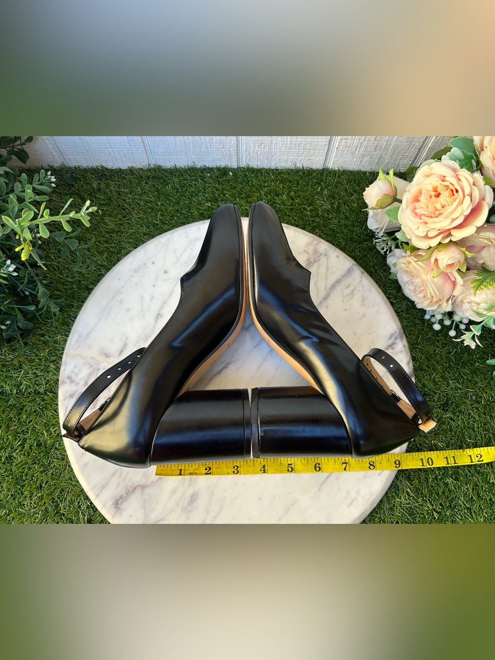 MAISON MARGIELA TABI PUMPS IN BLACK
$1,190 women 38.5 US 8.5 gently used - Picture 15 of 17